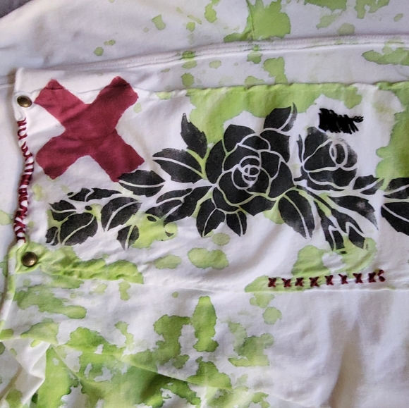 Chic Asymmetrical White and Green Skirt - Picture 3 of 6